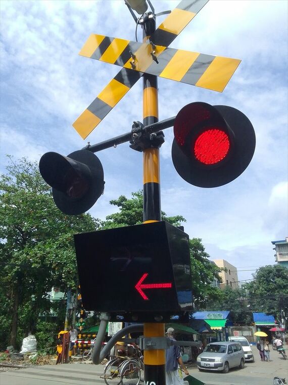 ヤンゴン環状線 踏切警報装置
