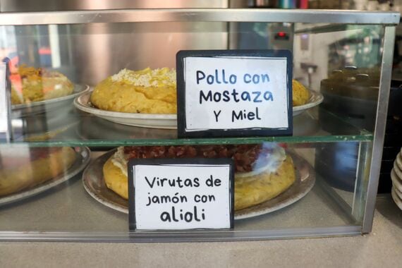 焼きたてが次々とお皿に並ぶ