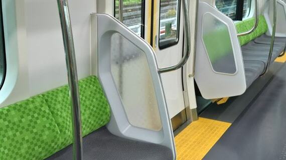 電車の座席が窮屈な理由は 肩幅 にあった 通勤電車 東洋経済オンライン 社会をよくする経済ニュース