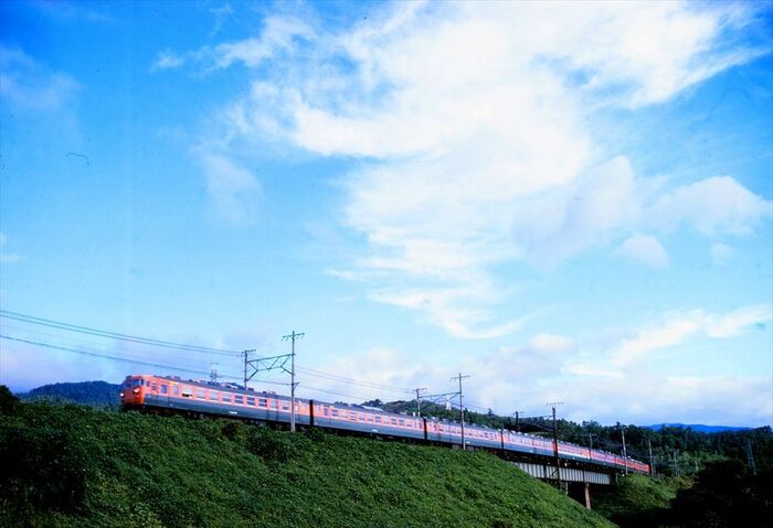 関ケ原を走る153系の急行「比叡」