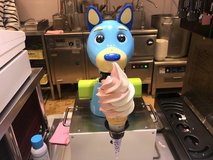 ソフトクリームロボット「レイタくん」