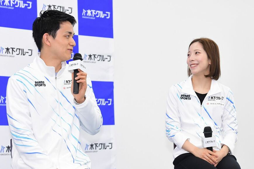 ふたりは恋人同士!? それとも同志？（写真：東京スポーツ／アフロ）