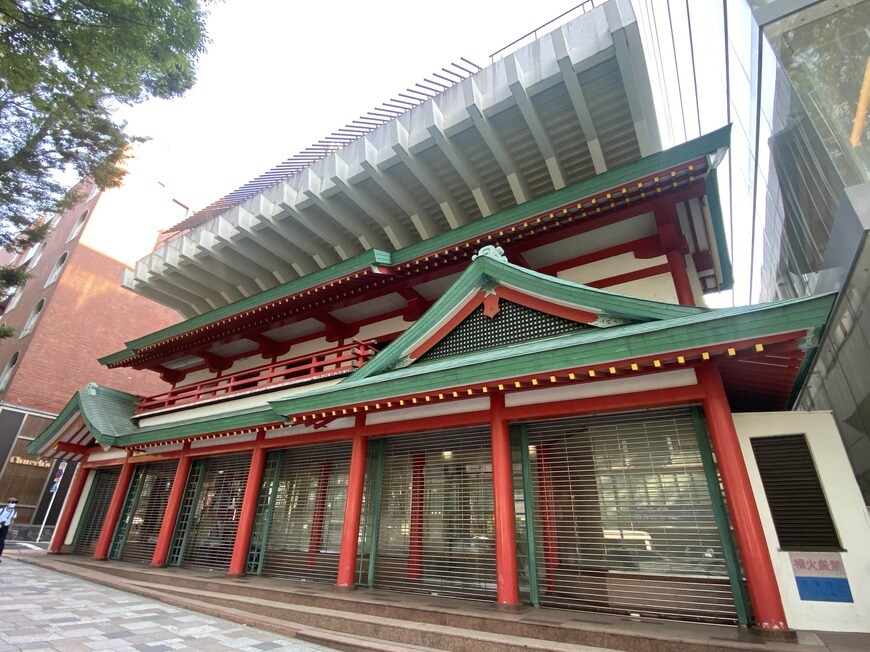 現在休業中のオリエンタルバザーでは、6月から改修工事が始まった。店頭の貼り紙には、新店舗での営業開始は2022年を予定しているという（東洋経済オンライン編集部撮影）