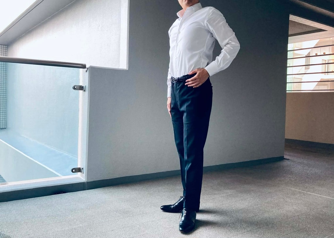 お腹シワがさほど気にならない軽装のクールビズ（写真：筆者撮影）