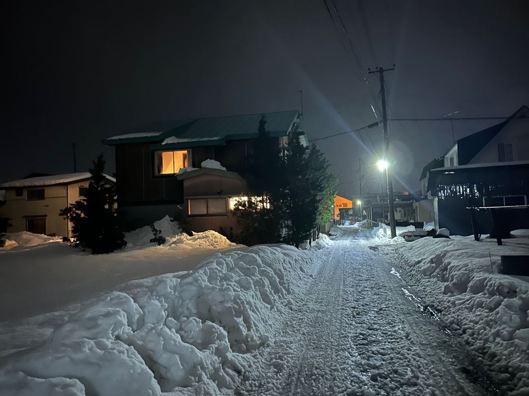 五能線の陸奥鶴田駅から近い「澱と葉」。コースの各料理にあわせて料理人である藤田氏が紡いだ詩が添えられる（筆者撮影）