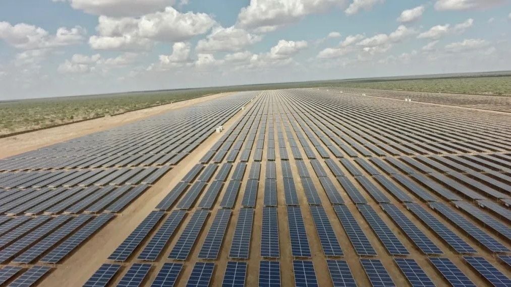 世界の太陽光発電所の新設ペースは減速している。写真は中国の太陽光パネル大手の晶科能源が設置したメガソーラー（同社ウェブサイトより）