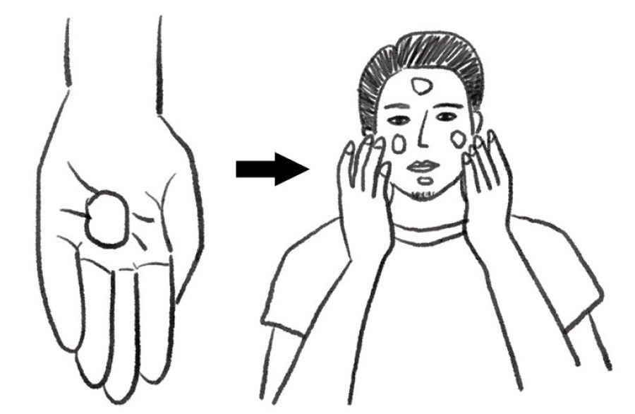 化粧水より多めの乳液を手のひらに取り、反対の手の指で額、両頬、顎に置き、両手の親指以外の4本指で肌全体に優しく広げる。洗顔同様に、ごしごし擦らないのがポイント（イラスト：kaeko）