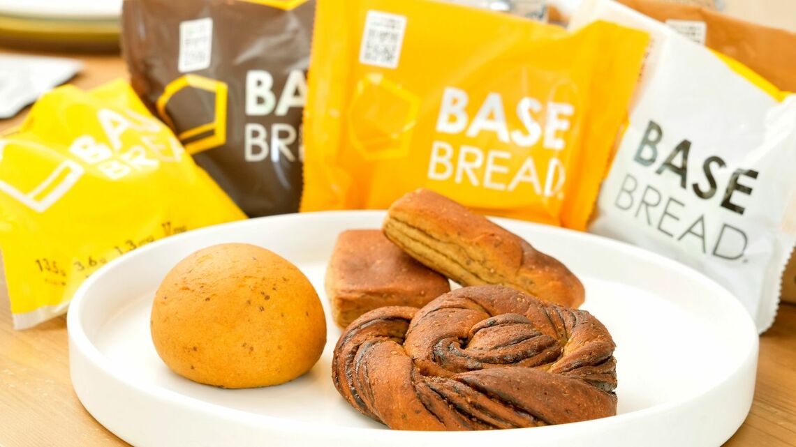 「BASE BREAD」のシナモン、カレー、リッチの一部商品の自主回収を発表した（撮影：梅谷秀司）