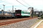 サッカー開催日などを除き、旅客列車は通過する