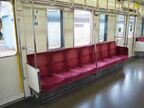 座席はドア幅を1.6mに縮小する際に