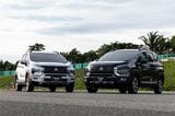 三菱のエクスパンダー クロスのガソリン車（写真左）とハイブリッド車（写真右）（筆者撮影）