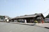 佐久間線の起点は二俣線の遠江二俣駅。第三セクター化で天竜浜名湖鉄道の天竜二俣駅に変わったが国鉄時代の木造駅舎は健在だ（筆者撮影）