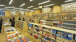 三省堂書店､神保町本店の復活開業日に800人が行列…｢書店の未来｣を追い求めた渾身のリニューアルが注目を集める理由