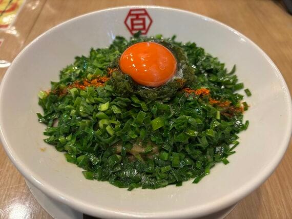 「令和のニラソバ（汁なし）」