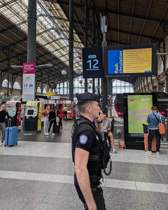 パリ北駅 TGV 警官