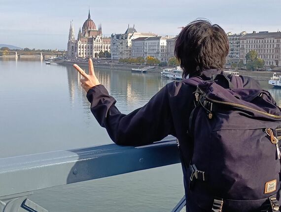 リュックを背負った筆者