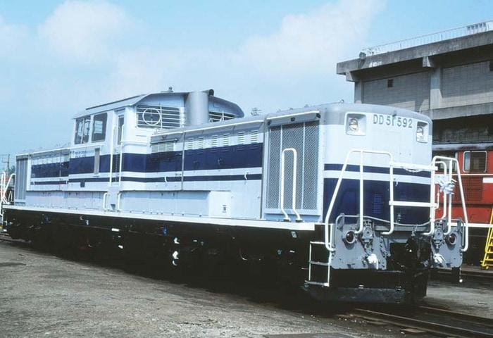 「ユーロライナー」塗装のDD51 592号機
