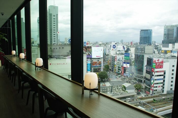10階「TSUTAYA BOOKSTORE」のラウンジ