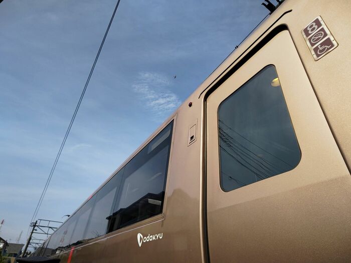 車いす対応座席がある8号車のドアはほかより広い