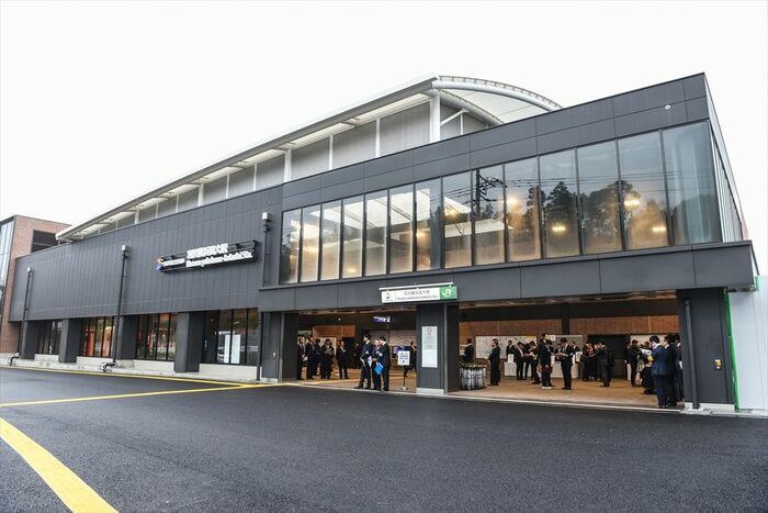 新たに開業した羽沢横浜国大駅
