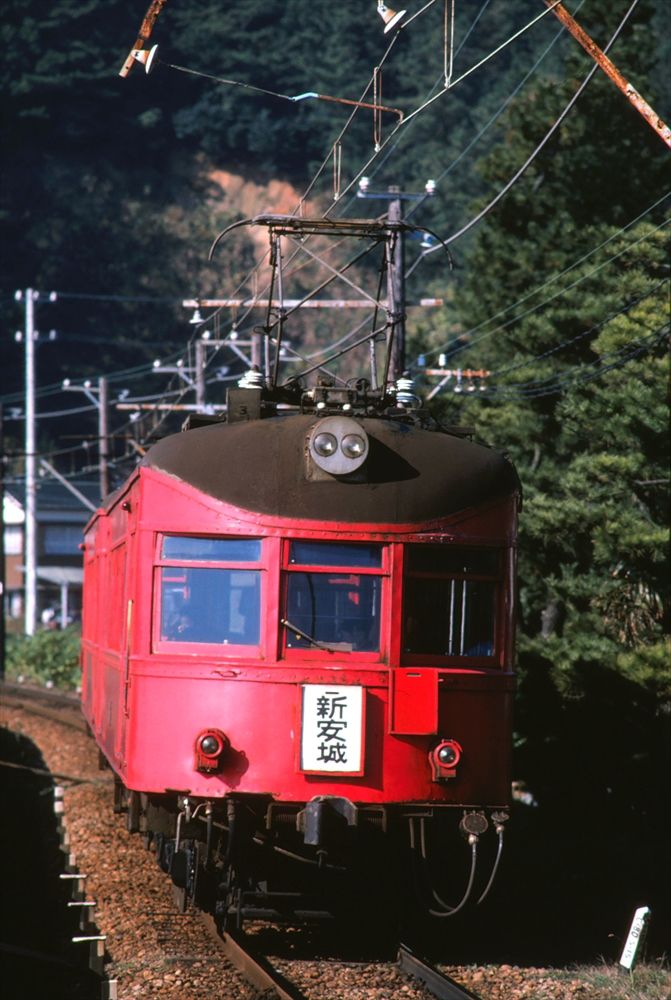 3400系に比べると武骨なデザインの850系