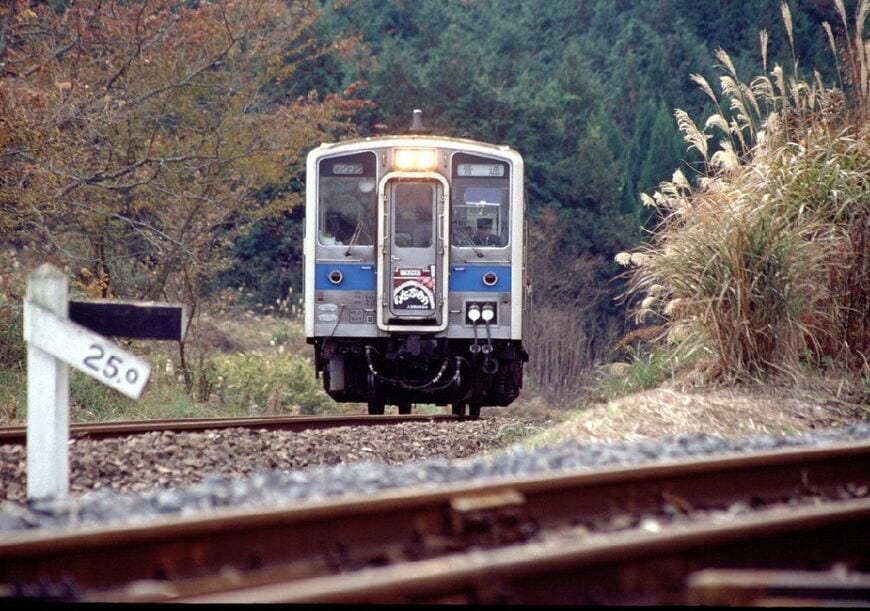 大畑駅のスイッチバックに入る列車（撮影：南正時）