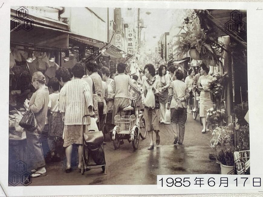 今よりも活気のあった商店街（写真提供：キラキラ橘商店街）