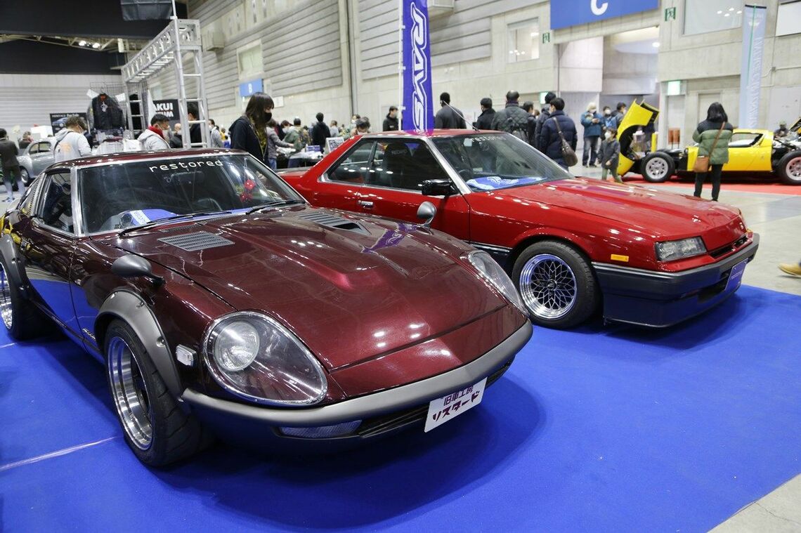 リスタートが展示していたS130型フェアレディZとR30型スカイライン(筆者撮影)