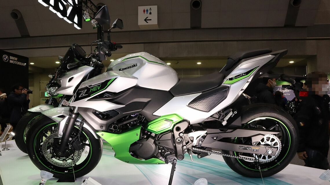 東京モーターサイクルショーに展示されたカワサキのZ7ハイブリッド