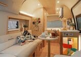 ピカソのアートともに旅を楽しめる、加藤モーターの新作キャンピングカー「パブロ」（写真：加藤モーター）