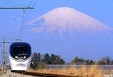 富士山をバックに走る371系（筆者撮影）