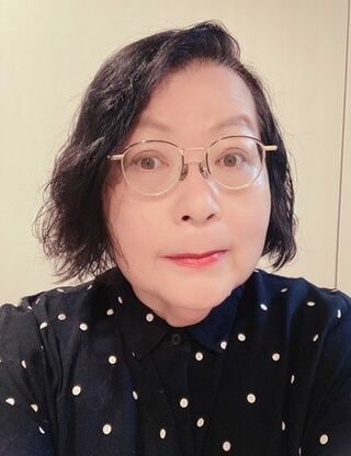 森万喜子（もり・まきこ）青森県教育改革有識者会議副議長、文部科学省CSマイスター、元北海道公立中学校長校長在任中に、シンプルに本質を問う学校改善に取り組む。前例踏襲や同調圧力を嫌い、「ブルドーザーマキコ」というニックネームで呼ばれる。雑誌、新聞等に執筆活動、全国で講演活動や、地方教育行政へアドバイザーとしても活動を行っている。著書に『「子どもが主語」の学校へようこそ！』（教育開発研究所）。北海道小樽市在住（写真：本人提供）