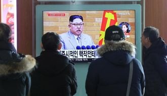 金正恩氏､｢核ボタンは執務机の上にある｣