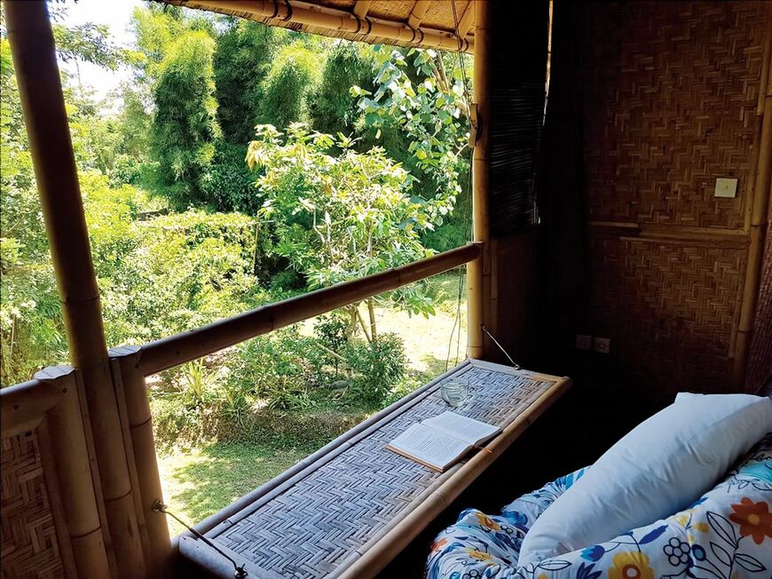 （画像：『世界の家の窓から 77ヵ国201人の人生ストーリー』）