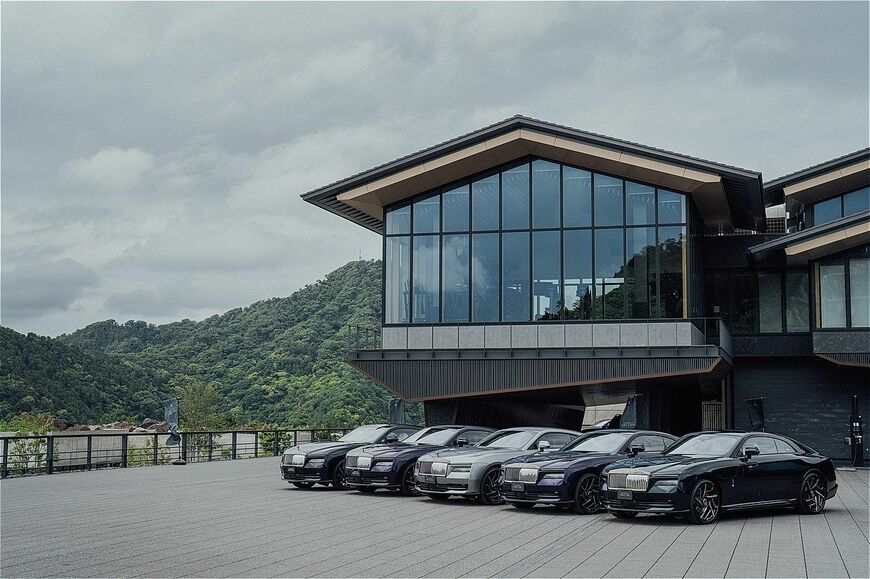 ロールス・ロイス「ブラック・バッジ・スペクター」（写真：ロールス・ロイス・モーター・カーズ）