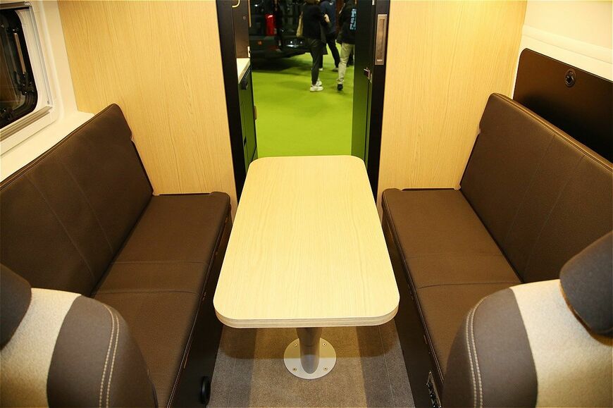 ホワイトハウスキャンパー「トリノ」（筆者撮影）