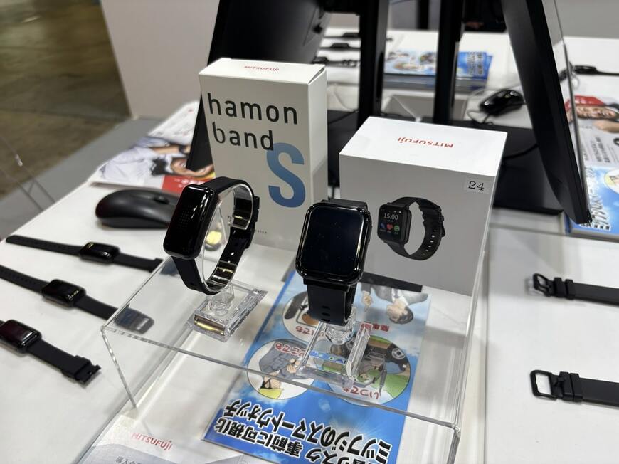 ミツフジのウェアラブルセンサー「hamon band」（写真：筆者撮影）