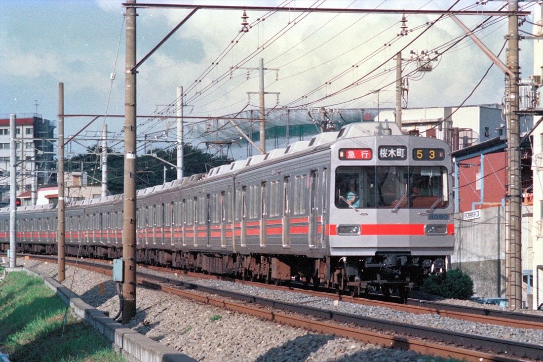 東急線､懐かしい｢ギラギラのステンレス車｣時代 緑の旧型車が活躍､非