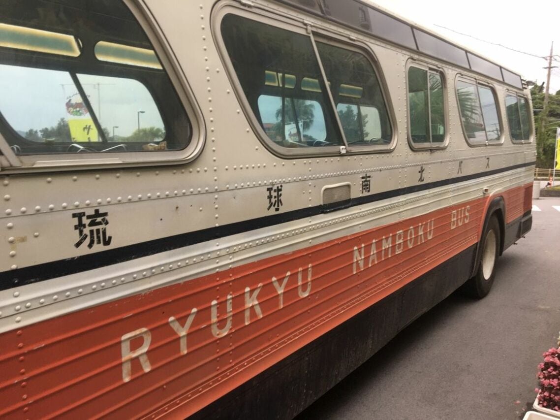 NHK「ちむどんどん」に登場した米GM製のバス