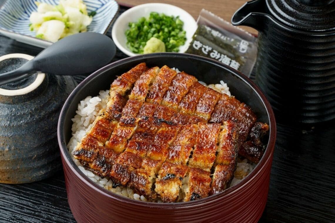 愛知の「激安うなぎ屋」特上鰻丼が2300円の秘密 「うなぎの与助」生の鰻を仕入れて店で串打ち | 外食 | 東洋経済オンライン