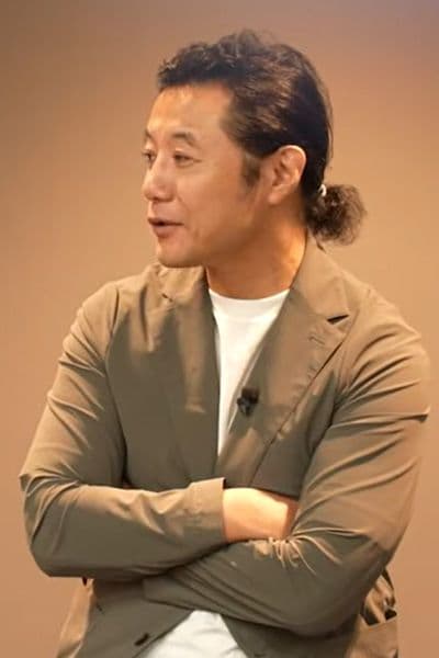 入山章栄早稲田大学ビジネススクール教授三菱総合研究所で主に自動車メーカーや国内外政府機関へのコンサルティング業務に従事した後、2008年にピッツバーグ大学経営大学院よりPh.D.を取得。ニューヨーク州立大学バッファロー校ビジネススクールのアシスタントプロフェッサーを経て、2019年より現職。専門は経営戦略論、国際経営論。著書に『世界標準の経営理論』などがある。（画像：YouTube『新規事業・人』より）