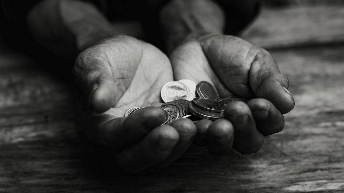 世界の格差を解消するためにはどうすればよいのでしょうか（写真：thicha／PIXTA）