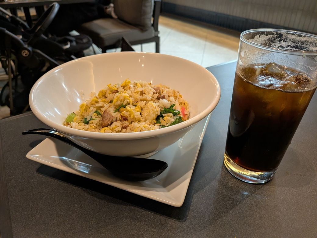 「炎麻堂」の炒飯をいただく（写真：筆者撮影）