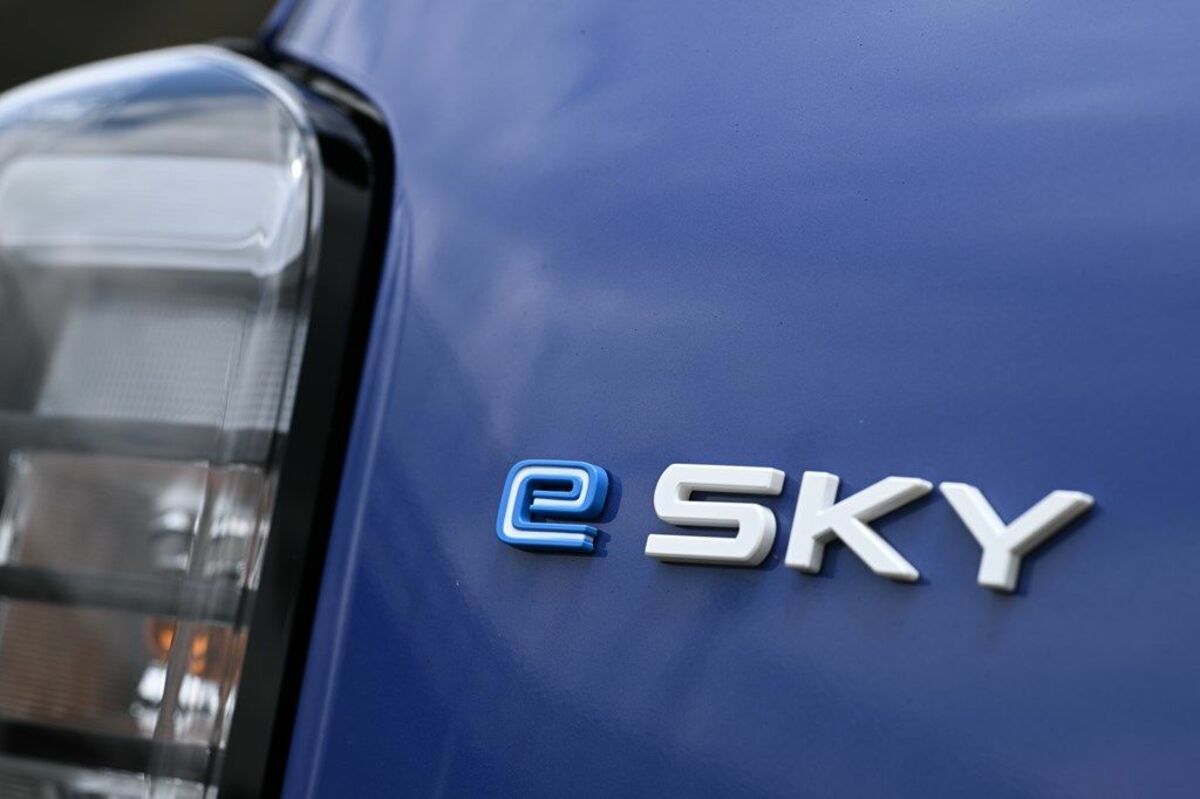 ガソリン車から自然に乗り換えられる安心感…スズキ新型軽乗用BEV｢e SKYプロトタイプ｣の徹底した"普通"に賛美 | ライフ | 東洋経済オンライン