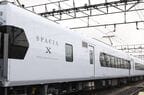 中間車両は一般的な形の窓だ