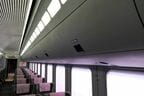 飛行機のようにふたが付いた荷物棚