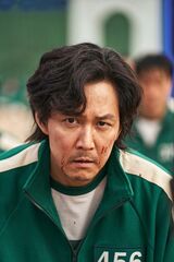 イ・ジョンジェ演じる『イカゲーム』の主人公ギフン。賞金456億ウォンを懸けて死と隣り合わせのゲームに挑む（写真：Netflix）