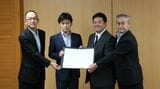4者協定の様子。写真左から、熊本県教育委員会教育長・古閑陽一氏、高森町町長・草村大成氏、熊本コアミックス代表取締役社長・持田修一氏、高森高校校長・山中圭介氏