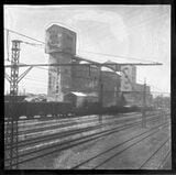 下板橋駅構内の日本セメント包装所＝1956年3月（写真：東武博物館）
