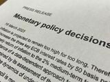 3月16日に公表されたECBの声明文「Inflation is projected to remain too high for too long」と冒頭に記されている（編集部撮影）